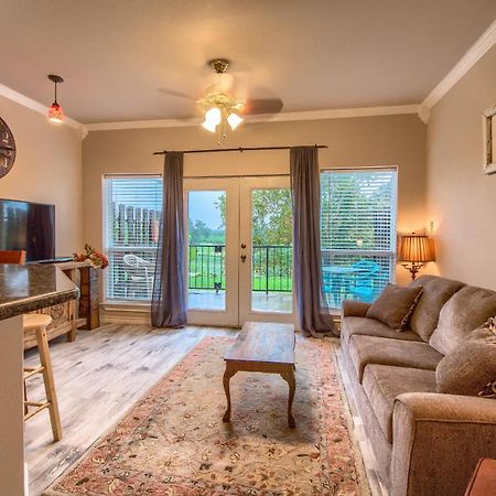 Ss 4B Riverside Condo Ню Браунфелс Екстериор снимка