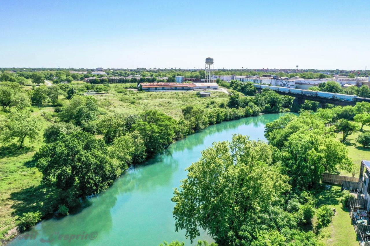 Ss 4B Riverside Condo Ню Браунфелс Екстериор снимка
